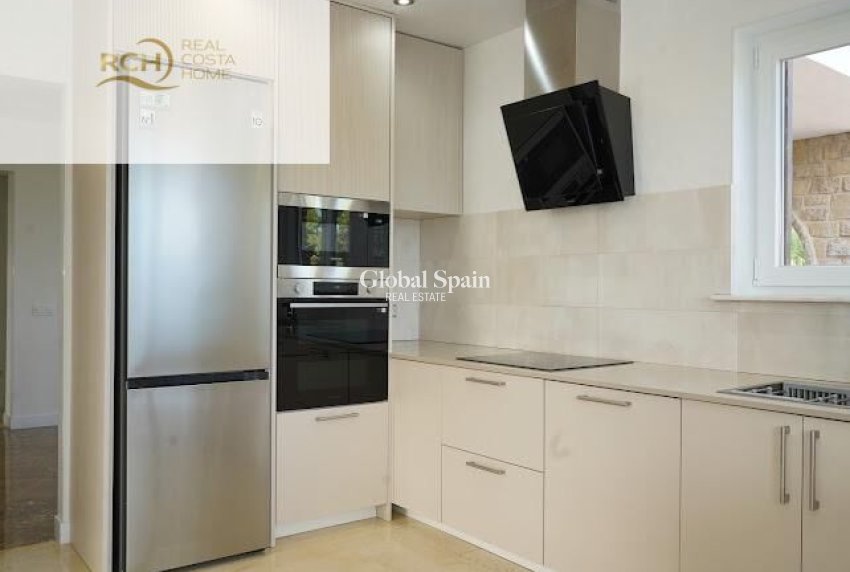 Wederverkoop - VILLA -
LA NUCÍA - Montebello - Nou Espai