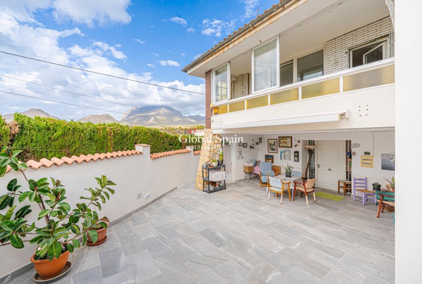 Wederverkoop - VILLA -
LA NUCÍA - Panorama