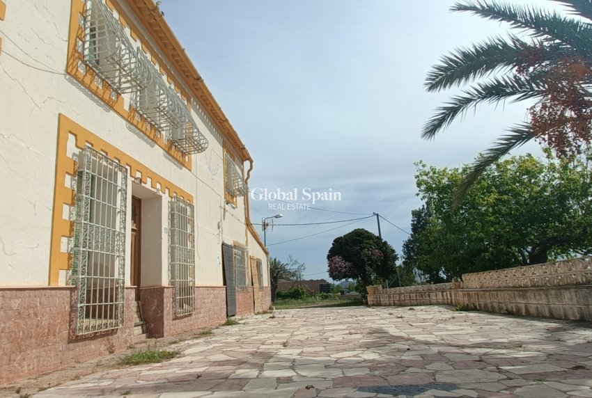 Wederverkoop - VILLA -
LA ROMANA - Inland
