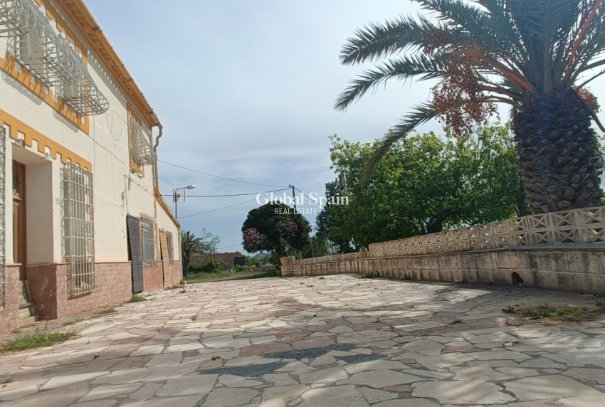 Wederverkoop - VILLA -
LA ROMANA - Inland