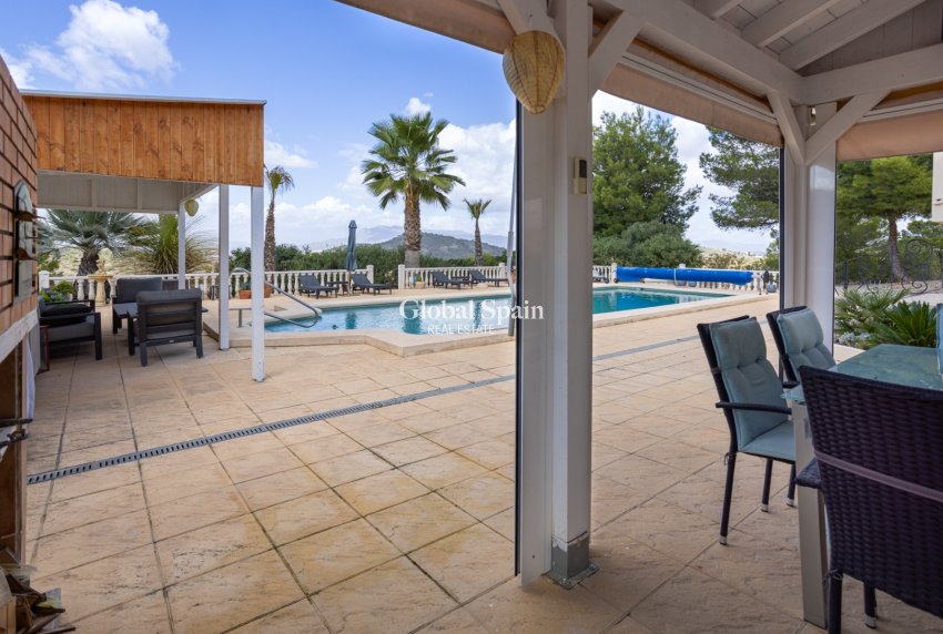 Wederverkoop - VILLA -
LA ZARZA - Inland