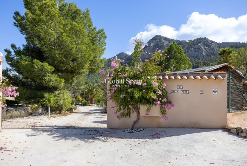 Wederverkoop - VILLA -
LA ZARZA - Inland