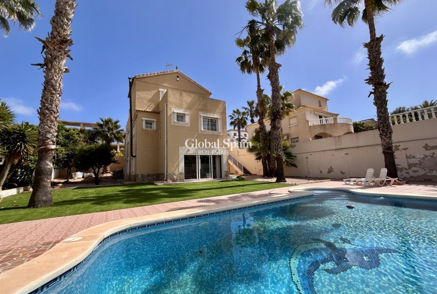 Wederverkoop - VILLA -
LA ZENIA - Costa Blanca