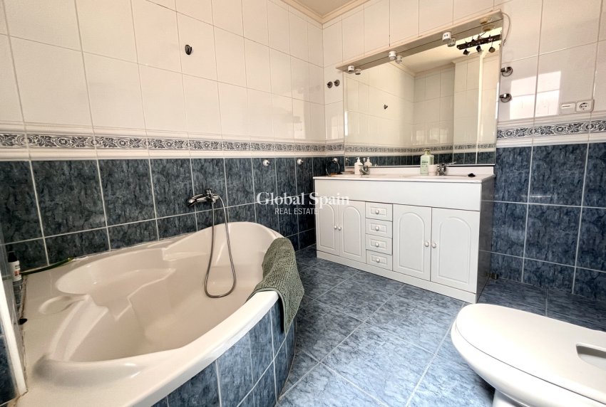 Wederverkoop - VILLA -
LA ZENIA - Costa Blanca