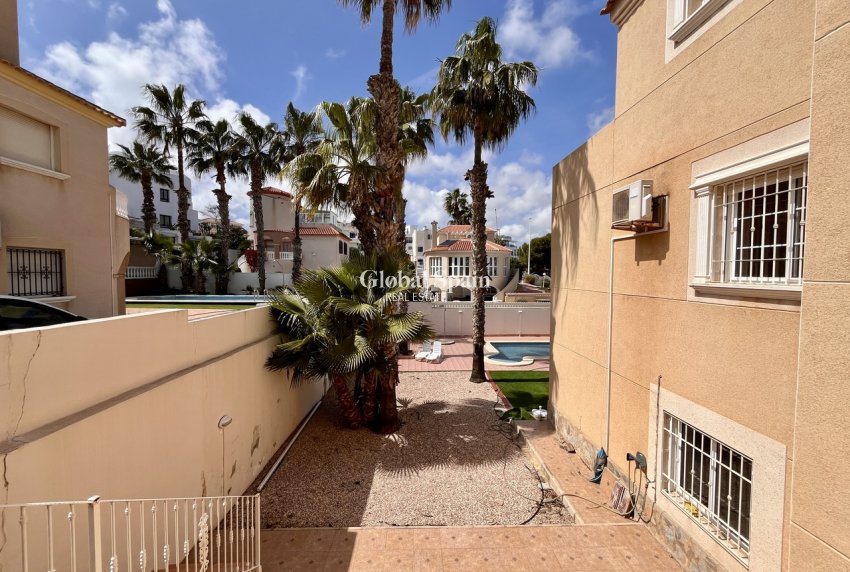 Wederverkoop - VILLA -
LA ZENIA - Costa Blanca