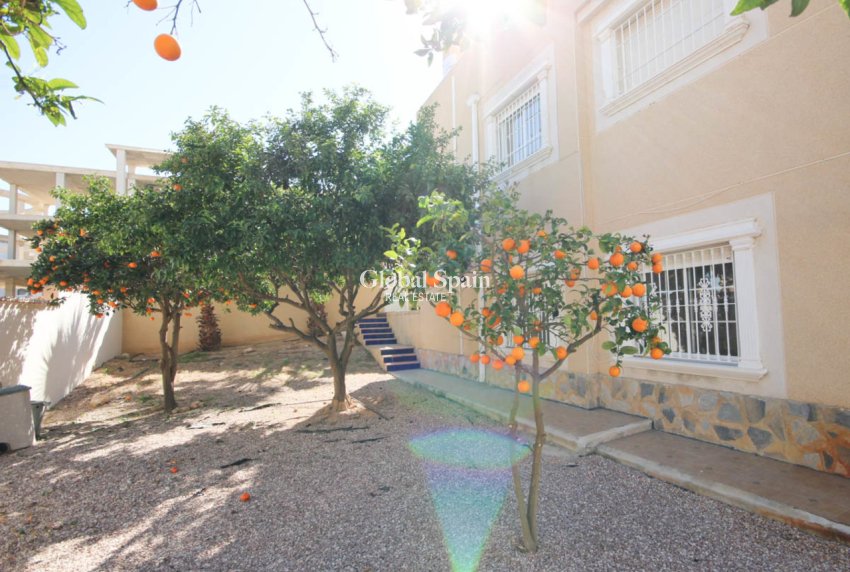 Wederverkoop - VILLA -
LA ZENIA - Costa Blanca