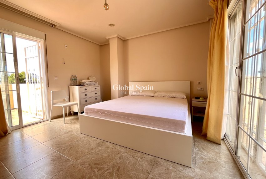 Wederverkoop - VILLA -
LA ZENIA - Costa Blanca