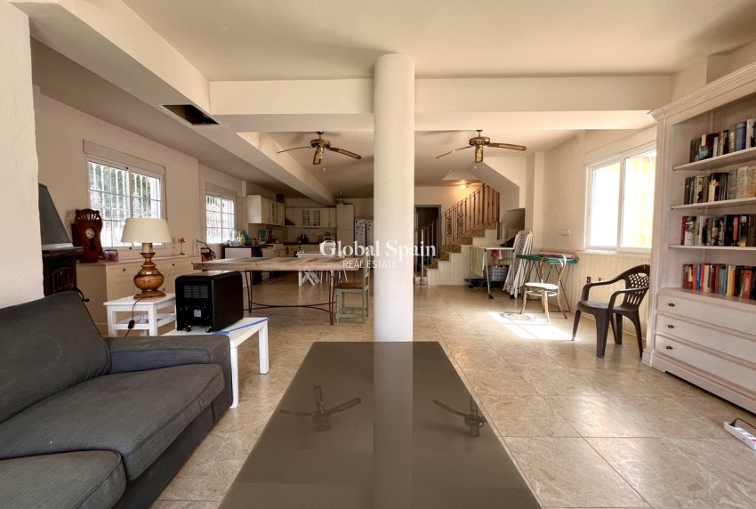 Wederverkoop - VILLA -
LA ZENIA - Costa Blanca