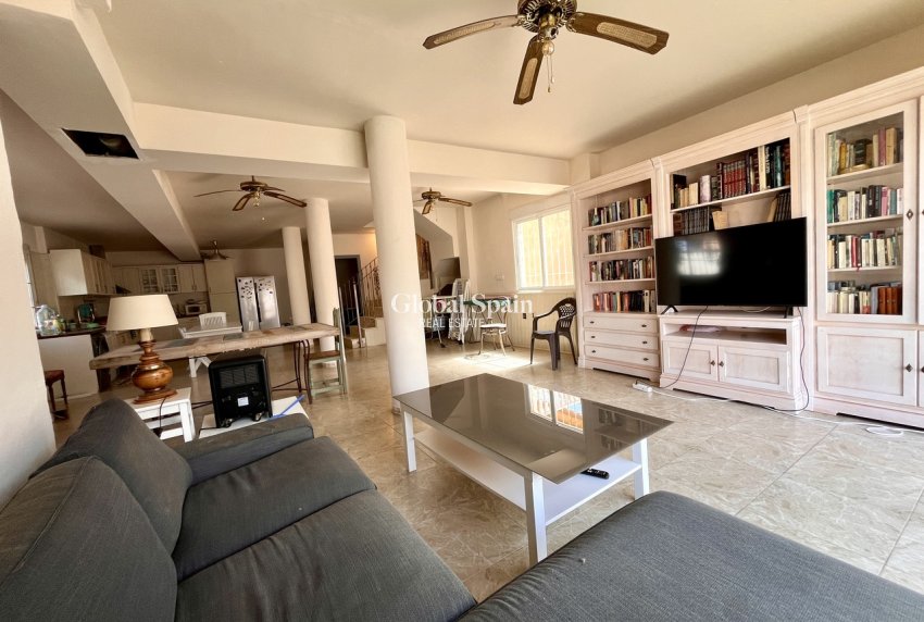 Wederverkoop - VILLA -
LA ZENIA - Costa Blanca