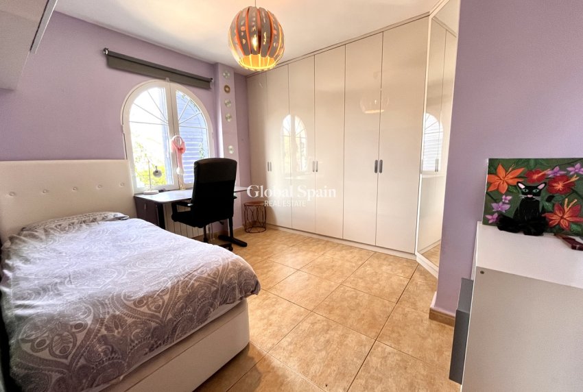 Wederverkoop - VILLA -
LA ZENIA - Costa Blanca