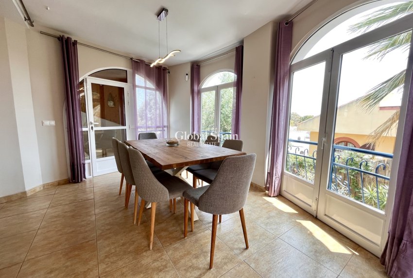 Wederverkoop - VILLA -
LA ZENIA - Costa Blanca