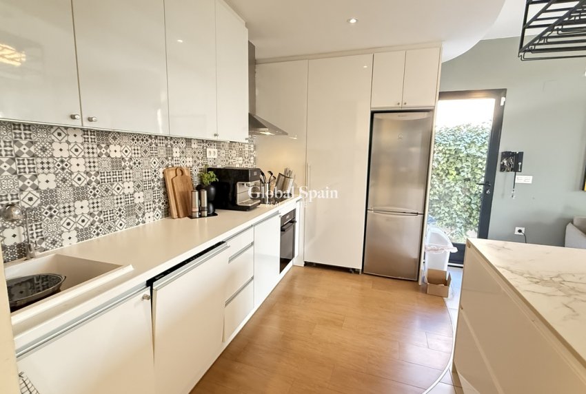 Wederverkoop - VILLA -
LA ZENIA - Costa Blanca