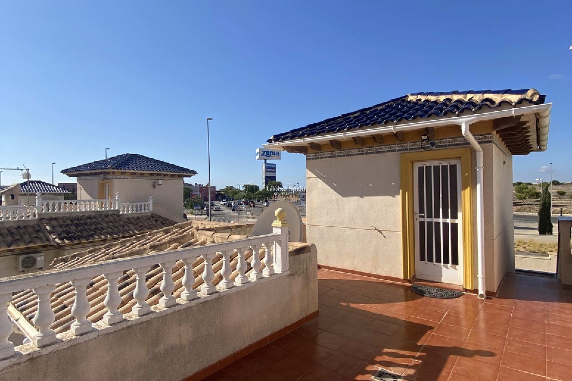 Wederverkoop - VILLA -
LA ZENIA - Costa Blanca