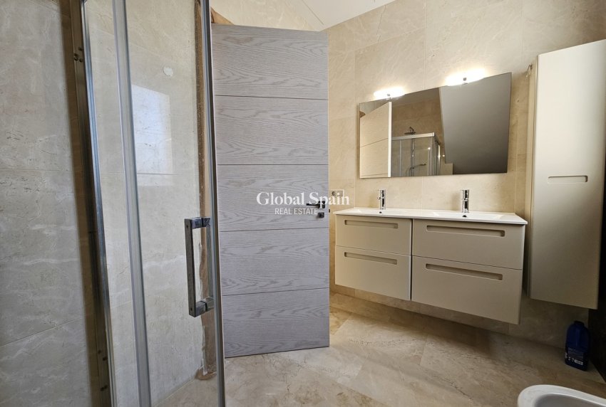 Wederverkoop - VILLA -
LA ZENIA - Costa Blanca