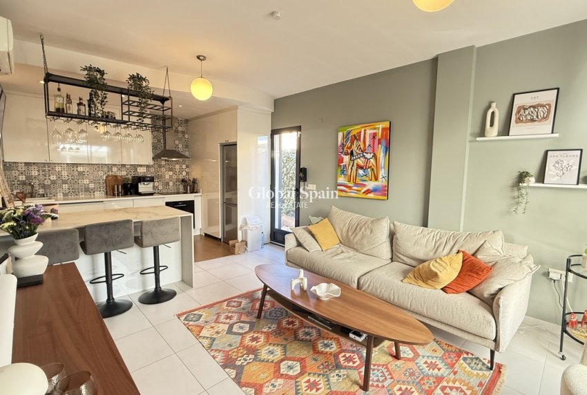 Wederverkoop - VILLA -
LA ZENIA - Costa Blanca