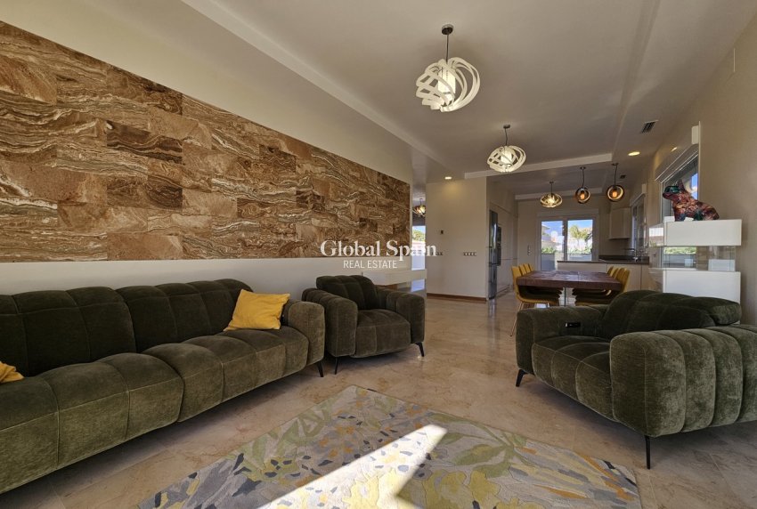 Wederverkoop - VILLA -
LA ZENIA - Costa Blanca