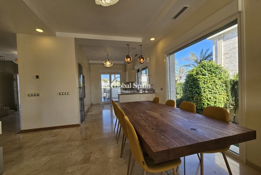 Wederverkoop - VILLA -
LA ZENIA - Costa Blanca