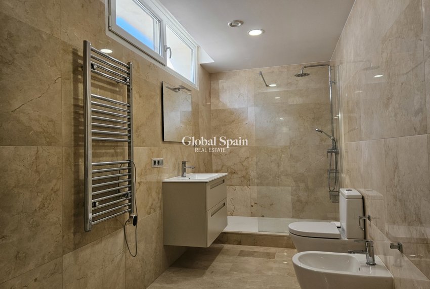 Wederverkoop - VILLA -
LA ZENIA - Costa Blanca