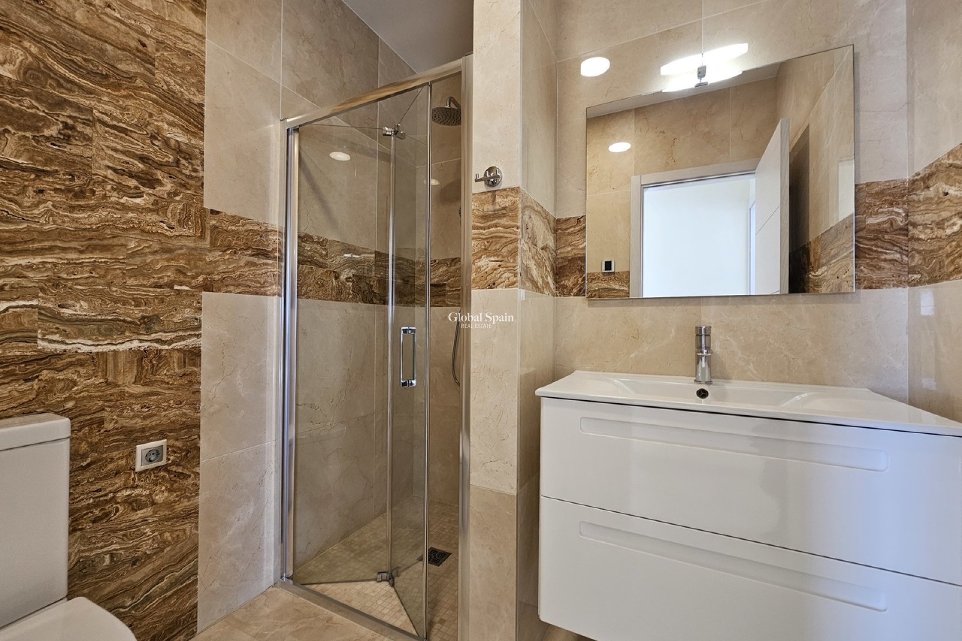 Wederverkoop - VILLA -
LA ZENIA - Costa Blanca
