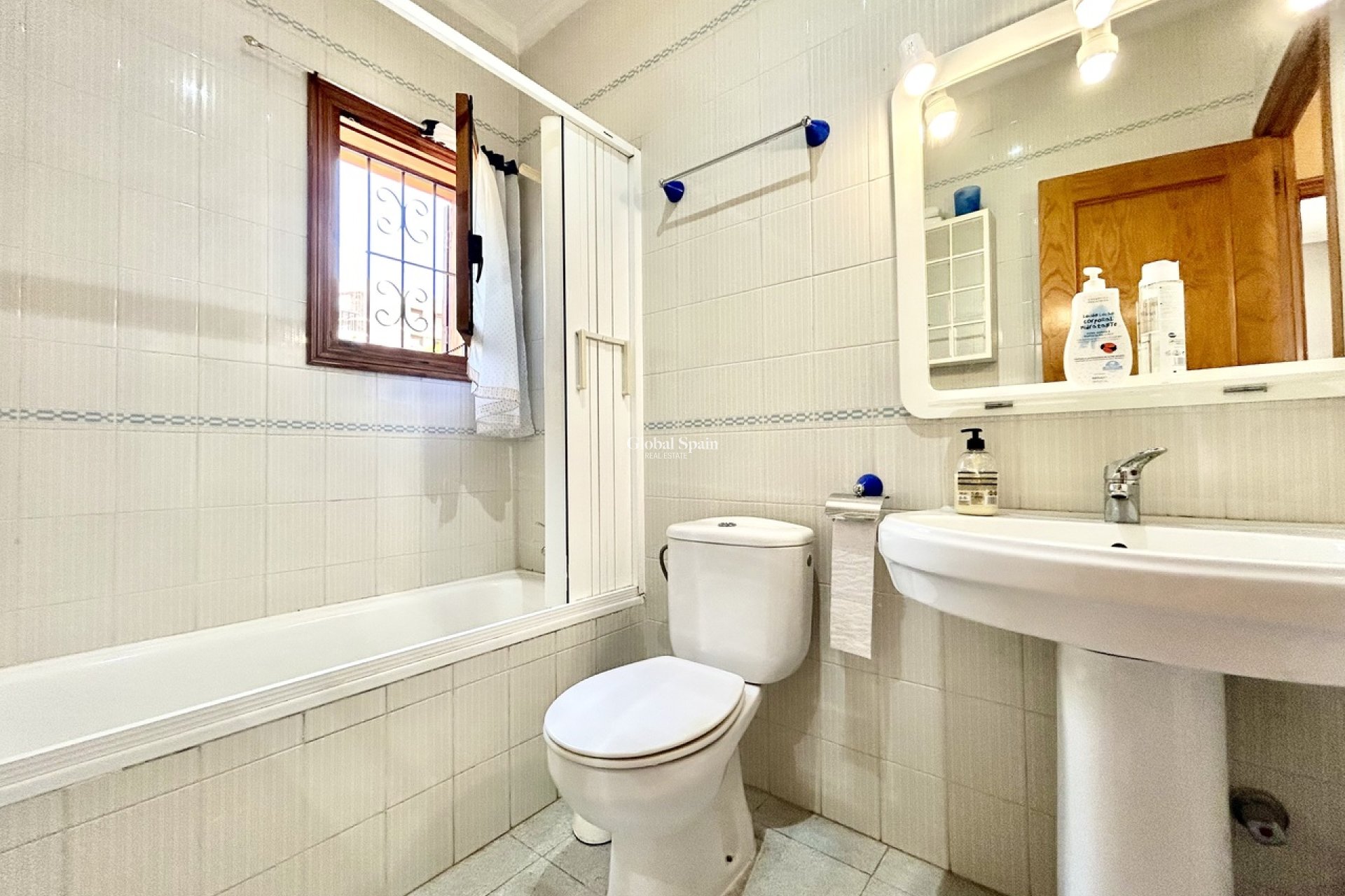 Wederverkoop - VILLA -
LA ZENIA - Costa Blanca