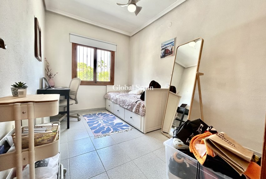 Wederverkoop - VILLA -
LA ZENIA - Costa Blanca