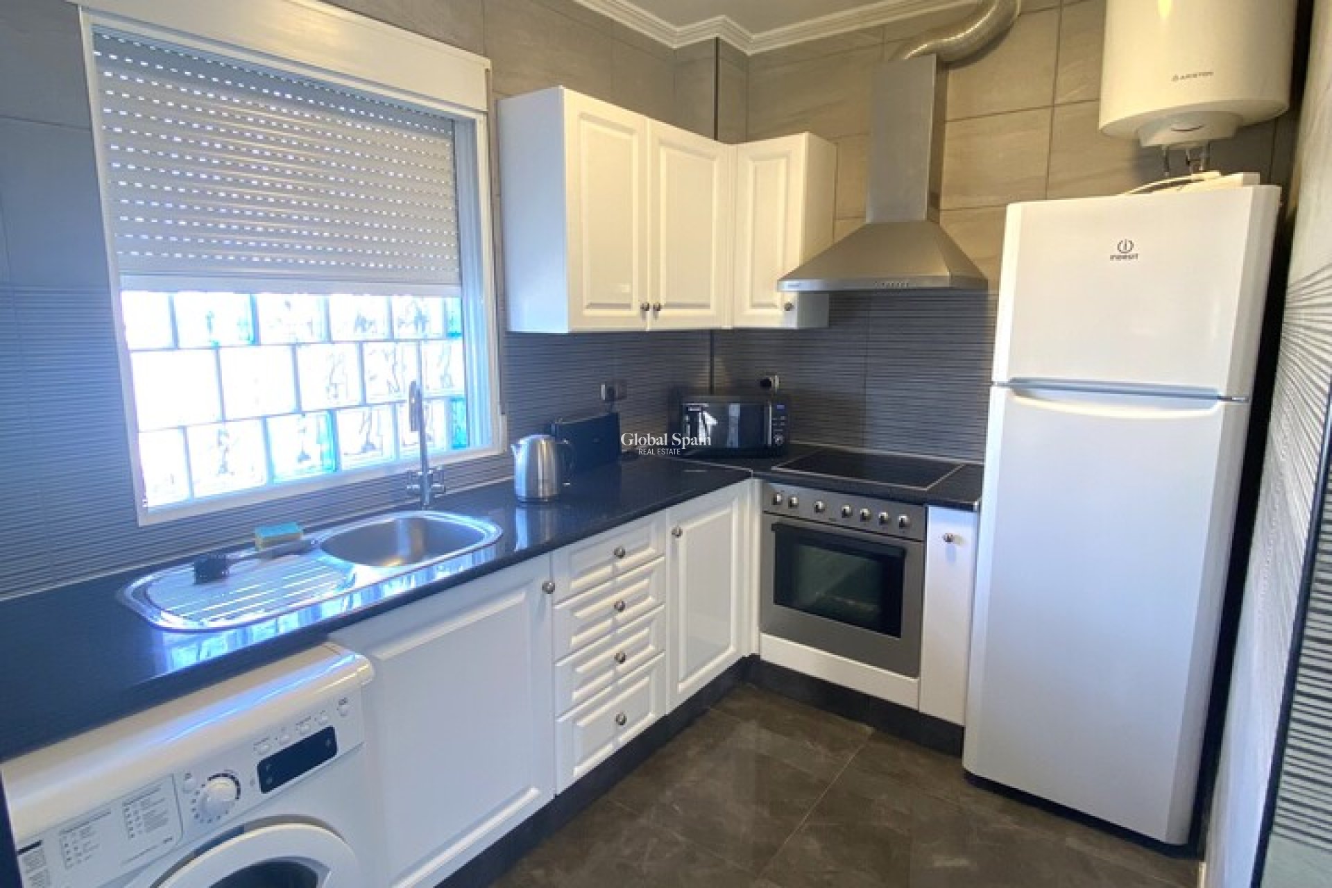 Wederverkoop - VILLA -
LA ZENIA - Costa Blanca