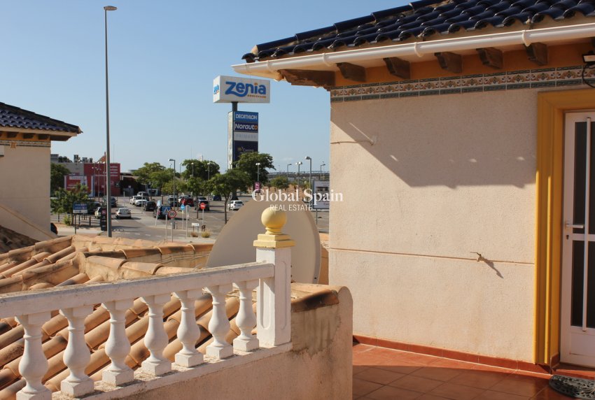 Wederverkoop - VILLA -
LA ZENIA - Costa Blanca