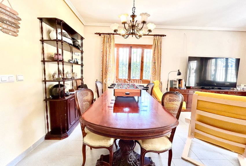 Wederverkoop - VILLA -
LA ZENIA - Costa Blanca