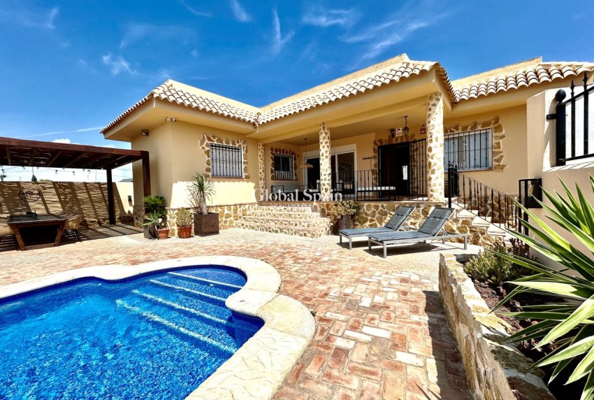 Wederverkoop - VILLA -
LA ZENIA - Costa Blanca