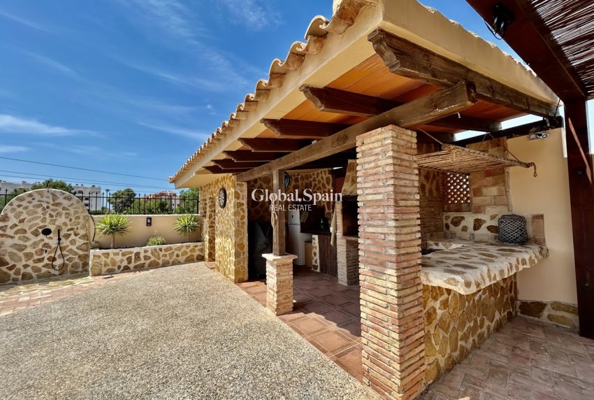 Wederverkoop - VILLA -
LA ZENIA - Costa Blanca