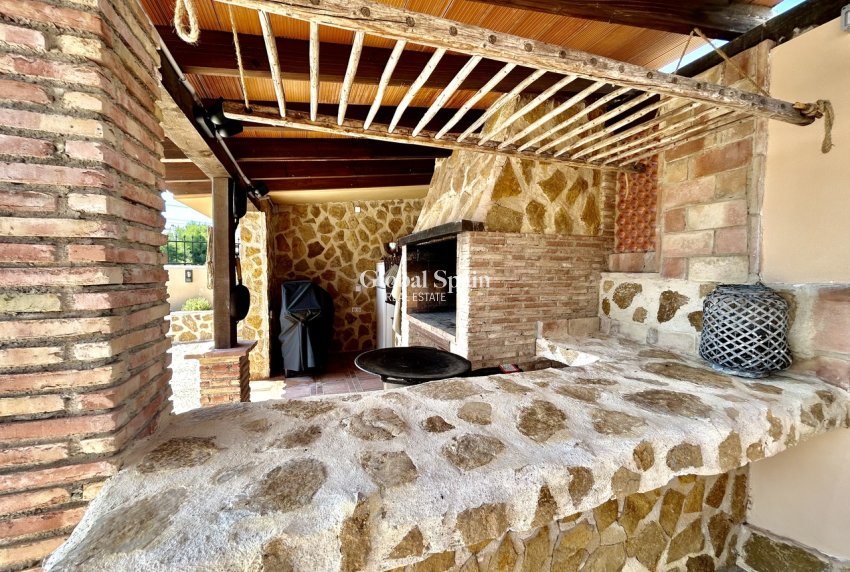 Wederverkoop - VILLA -
LA ZENIA - Costa Blanca