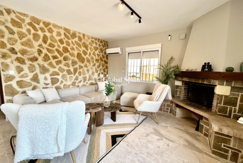 Wederverkoop - VILLA -
LA ZENIA - Costa Blanca