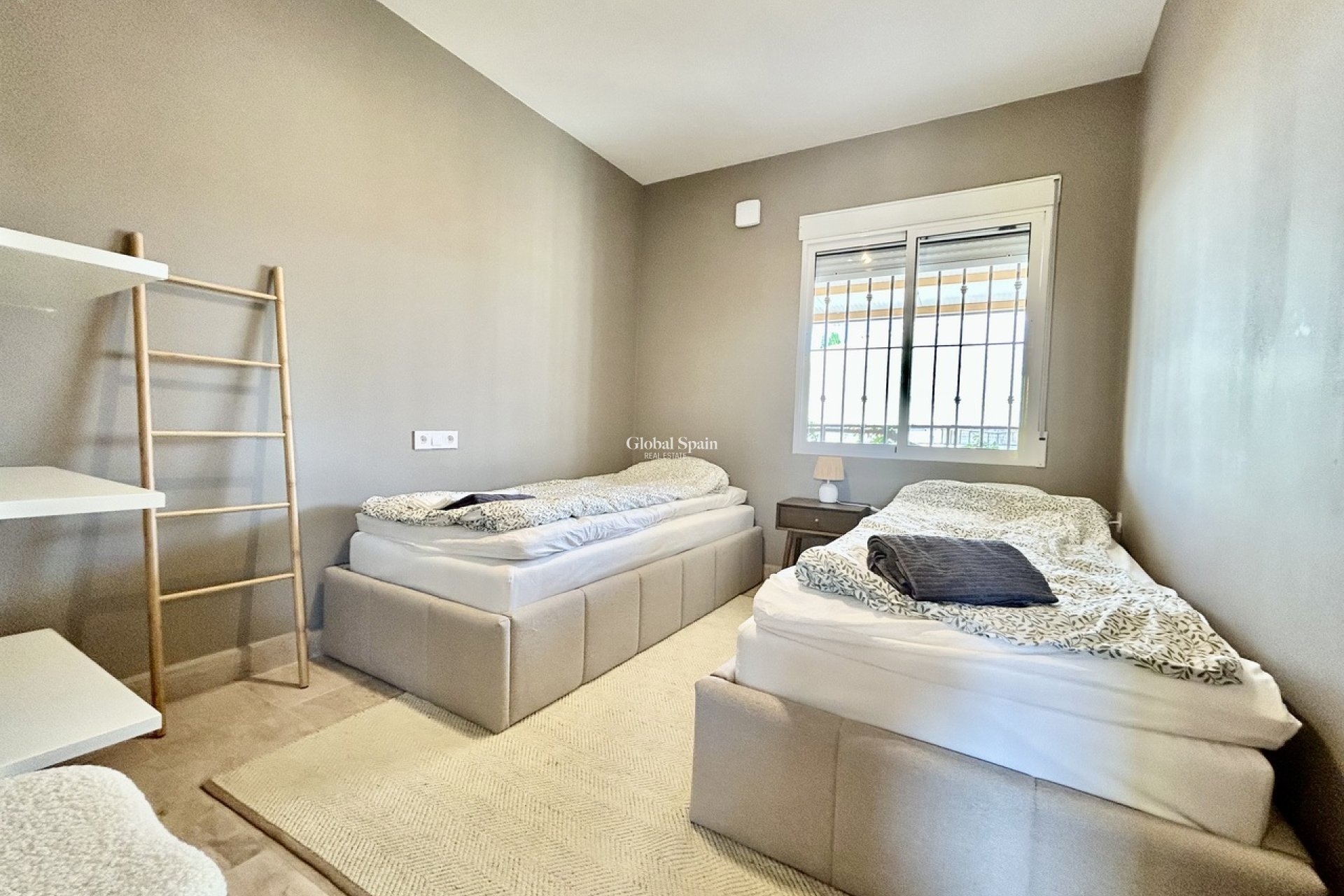 Wederverkoop - VILLA -
LA ZENIA - Costa Blanca