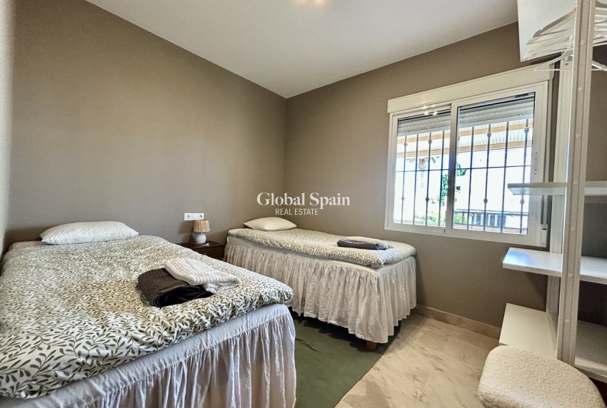 Wederverkoop - VILLA -
LA ZENIA - Costa Blanca