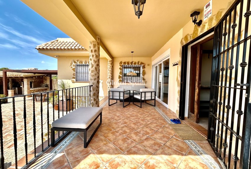Wederverkoop - VILLA -
LA ZENIA - Costa Blanca