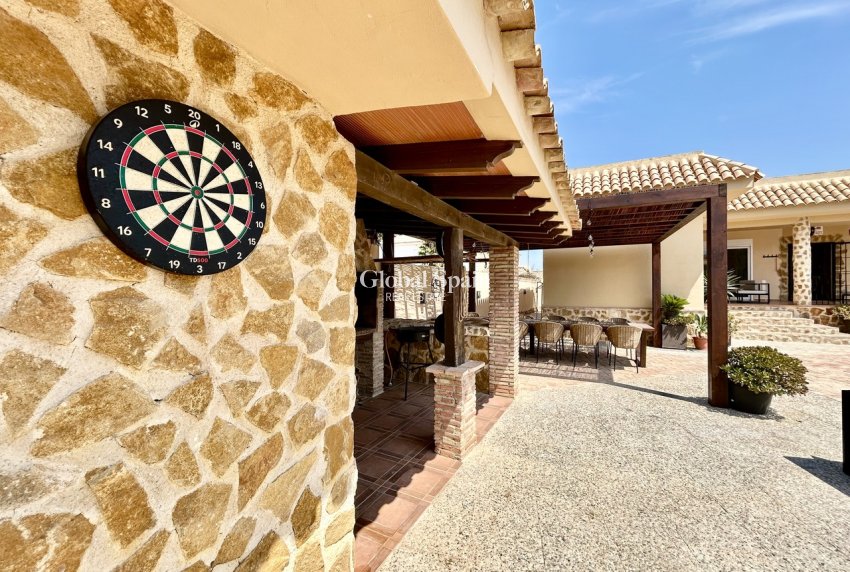 Wederverkoop - VILLA -
LA ZENIA - Costa Blanca