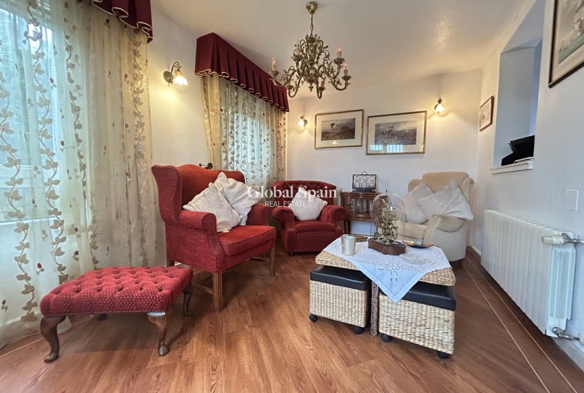 Wederverkoop - VILLA -
LAS RAMBLAS GOLF - Inland