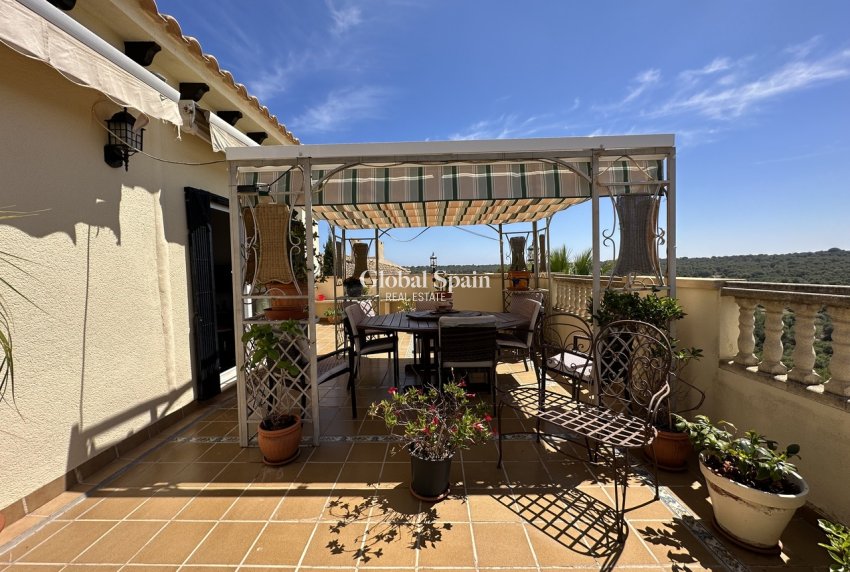 Wederverkoop - VILLA -
LAS RAMBLAS GOLF - Inland