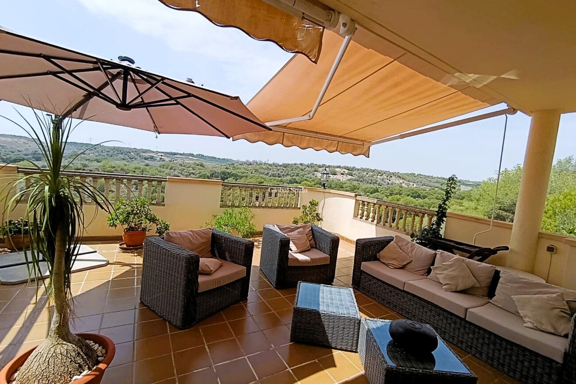 Wederverkoop - VILLA -
LAS RAMBLAS GOLF - Inland