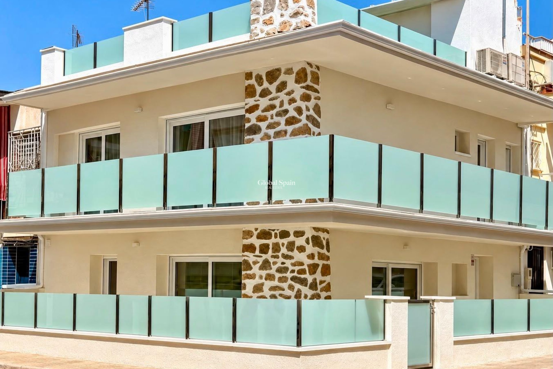 Wederverkoop - VILLA -
LO PAGÁN - Villananitos