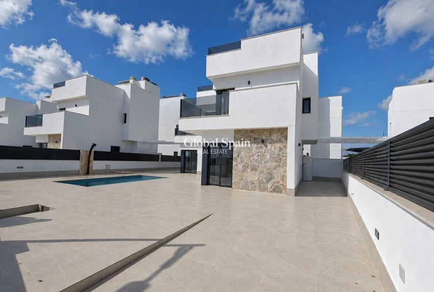 Wederverkoop - VILLA -
LOS ALCÁZARES - Dolores De Pacheco-santa Rosalía