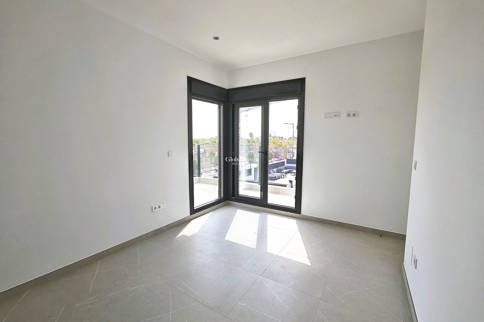 Wederverkoop - VILLA -
LOS ALCÁZARES - Dolores De Pacheco-santa Rosalía