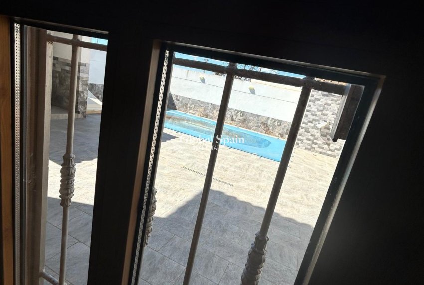 Wederverkoop - VILLA -
LOS ALCÁZARES - Las Lomas Del Rame-bahía Bella