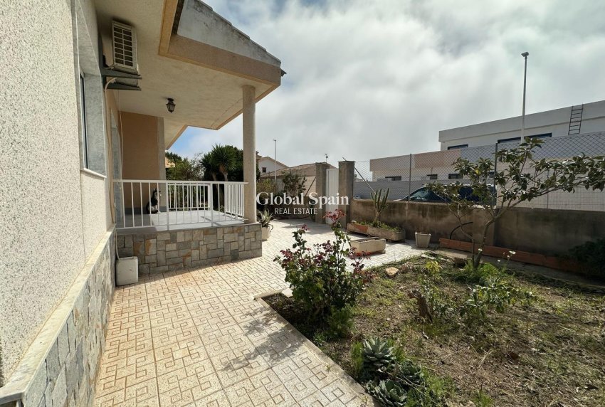 Wederverkoop - VILLA -
LOS ALCÁZARES - Las Lomas Del Rame-bahía Bella