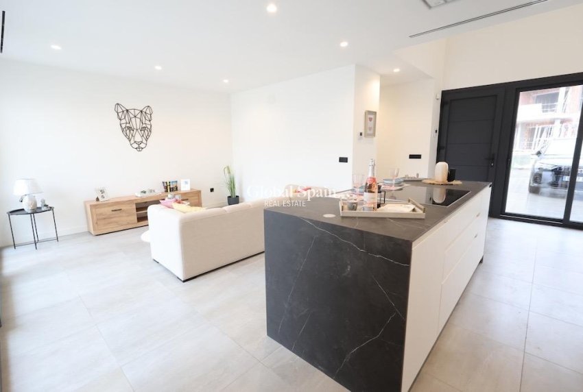 Wederverkoop - VILLA -
LOS ALCÁZARES