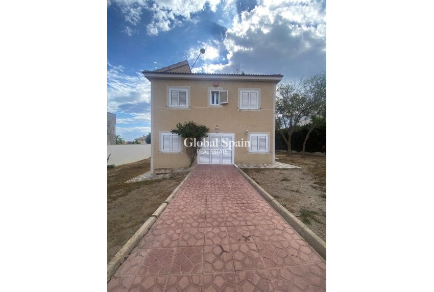 Wederverkoop - VILLA -
LOS BALCONES - LOS ALTOS - Costa Blanca