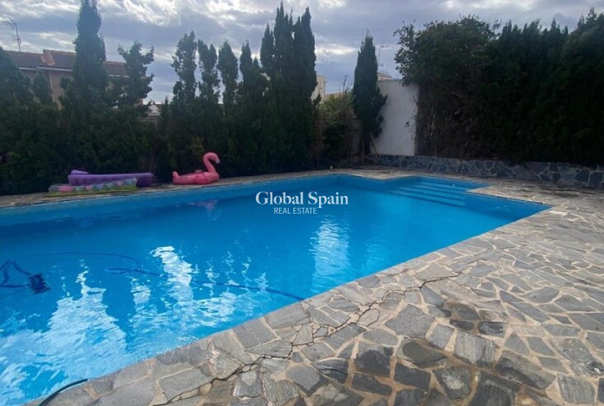 Wederverkoop - VILLA -
LOS BALCONES - LOS ALTOS - Costa Blanca