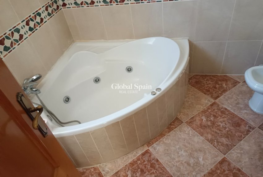 Wederverkoop - VILLA -
LOS BALCONES - LOS ALTOS - Costa Blanca