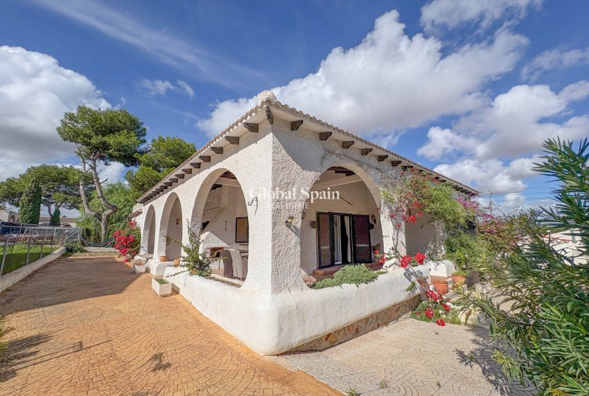 Wederverkoop - VILLA -
LOS BALCONES - LOS ALTOS - Costa Blanca