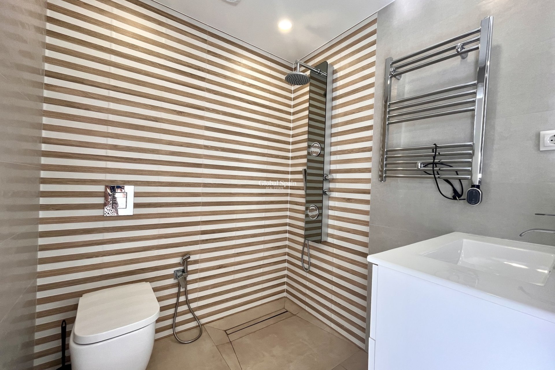 Wederverkoop - VILLA -
LOS BALCONES - LOS ALTOS - Costa Blanca